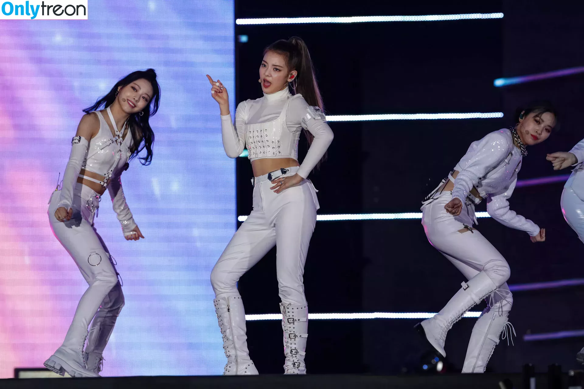 itzy.all.in.us голая photo #0085 (Shin Yu Na / Yuna ITZY / 유나)