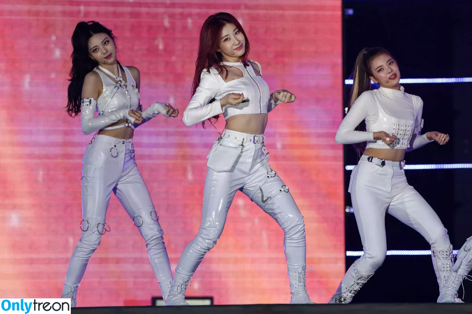 itzy.all.in.us голая photo #0090 (Shin Yu Na / Yuna ITZY / 유나)