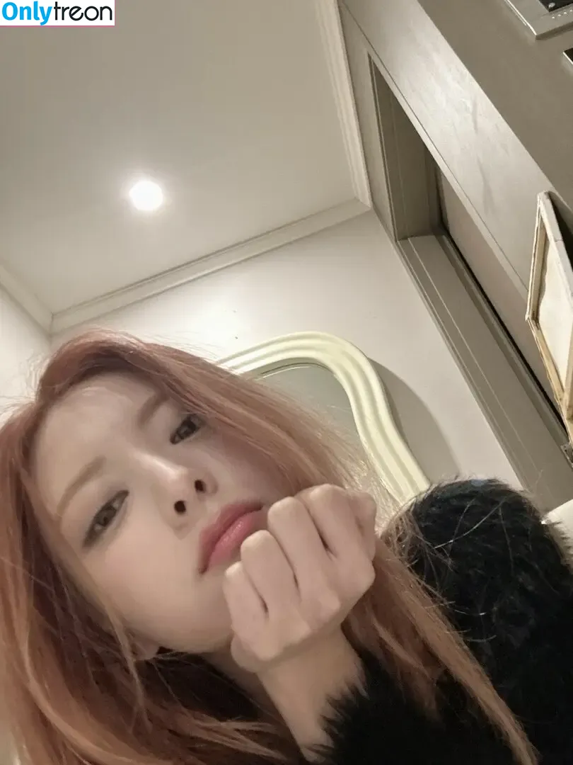 itzy.all.in.us nude photo #0428 (Shin Yu Na / Yuna ITZY / 유나)
