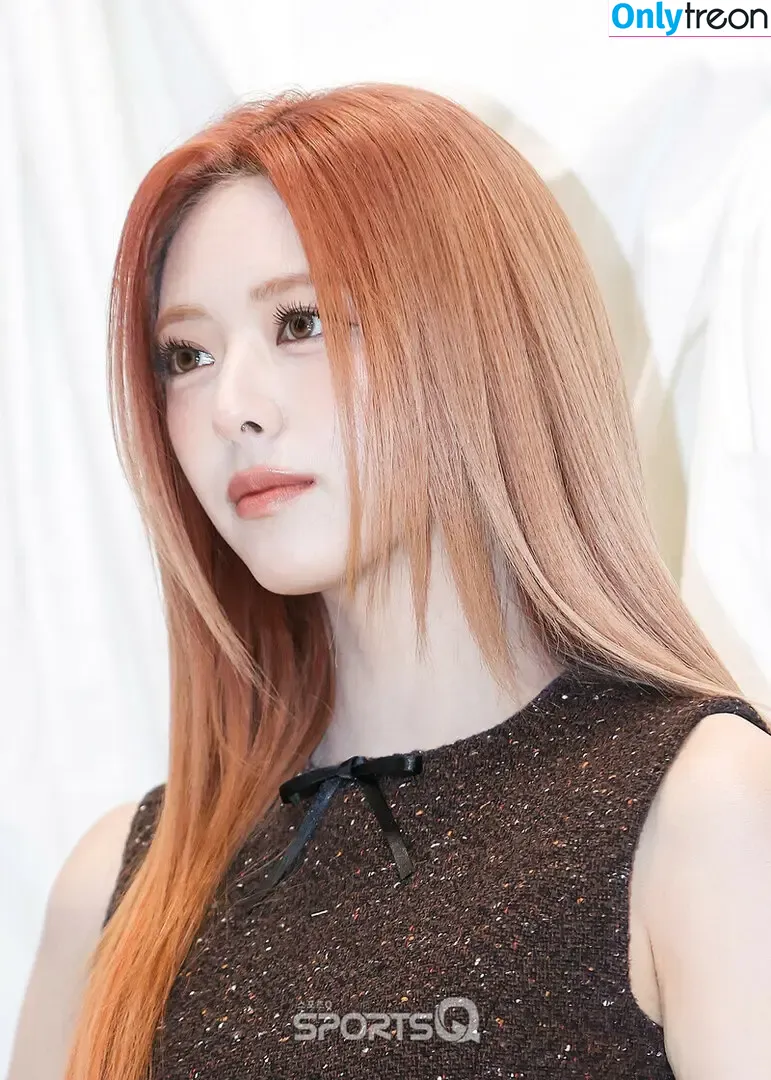 itzy.all.in.us nude photo #0446 (Shin Yu Na / Yuna ITZY / 유나)