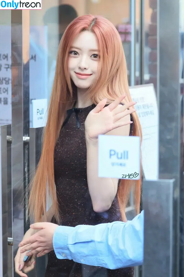 itzy.all.in.us nude photo #0451 (Shin Yu Na / Yuna ITZY / 유나)