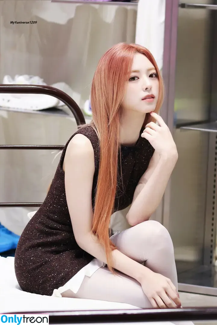 itzy.all.in.us nude photo #0461 (Shin Yu Na / Yuna ITZY / 유나)