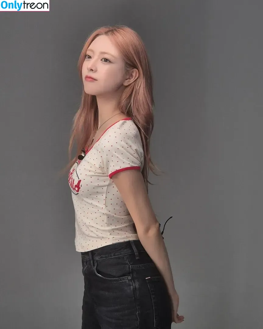 itzy.all.in.us nude photo #0561 (Shin Yu Na / Yuna ITZY / 유나)