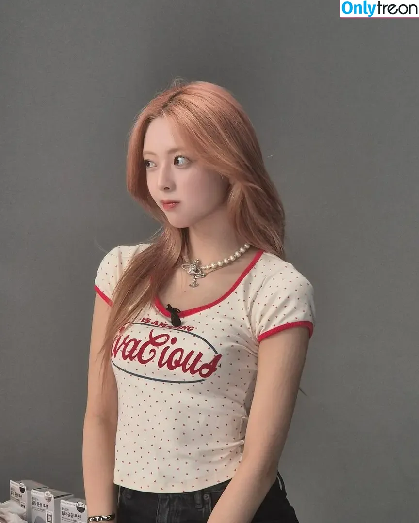 itzy.all.in.us nude photo #0562 (Shin Yu Na / Yuna ITZY / 유나)