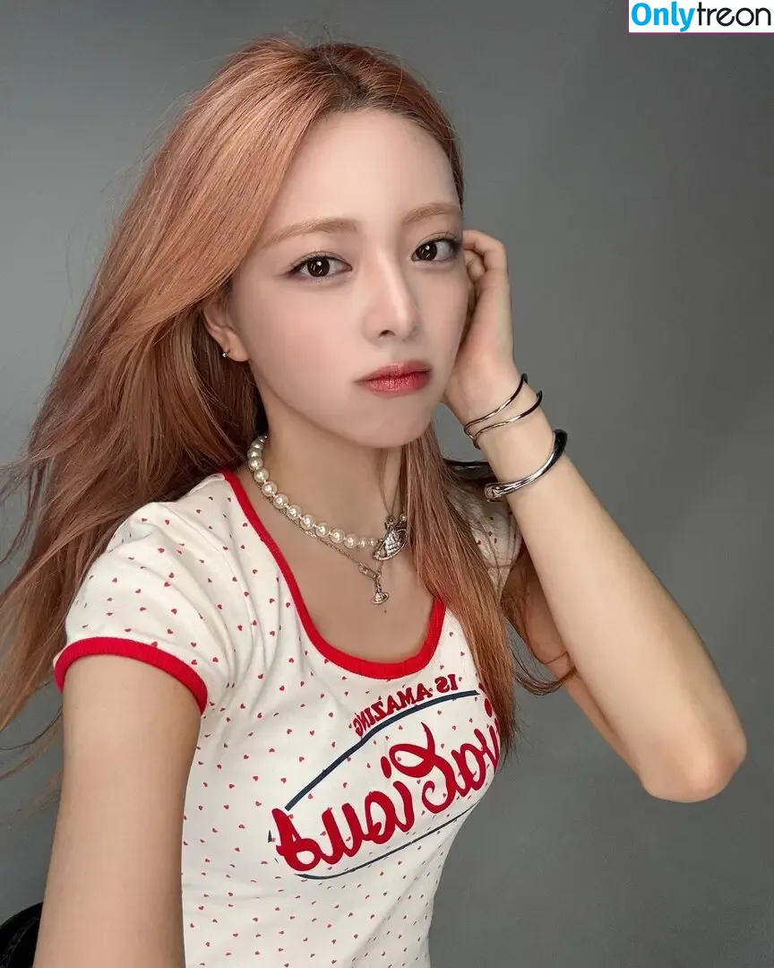 itzy.all.in.us nude photo #0565 (Shin Yu Na / Yuna ITZY / 유나)