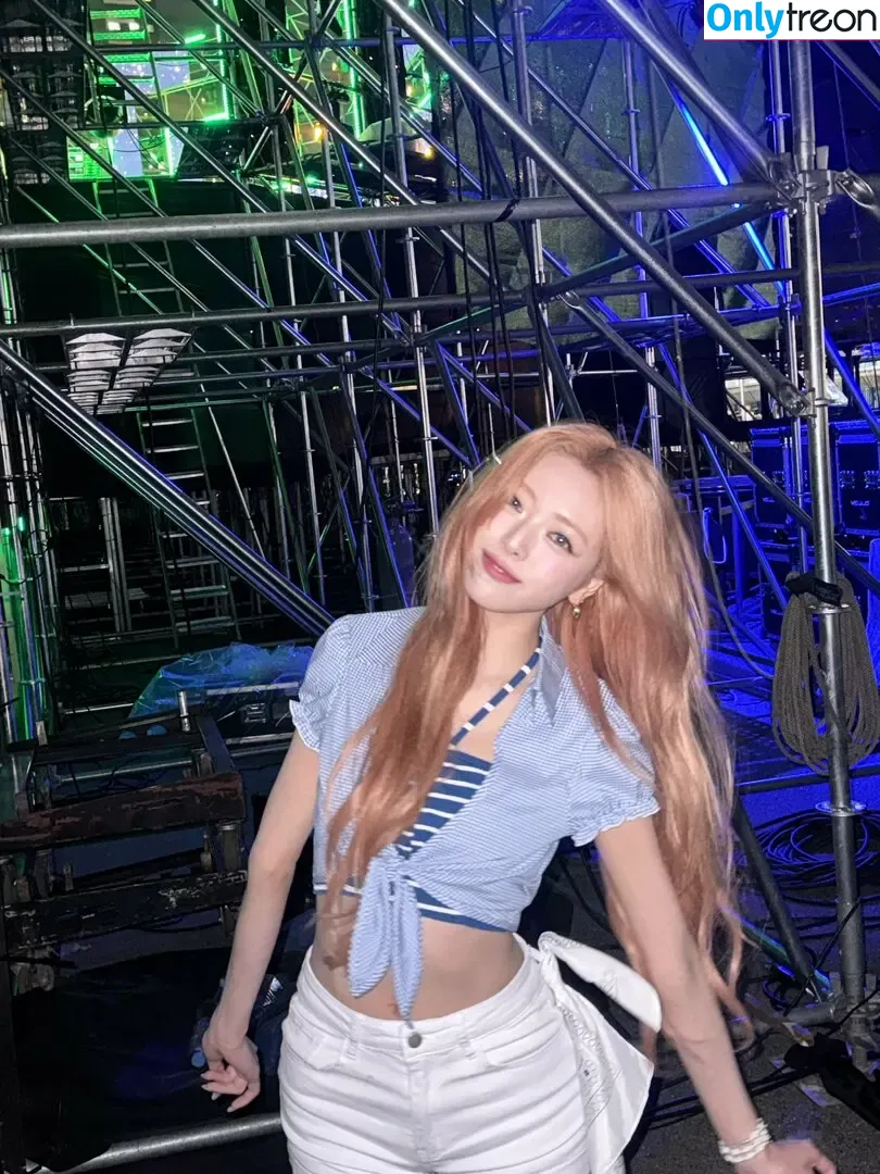 itzy.all.in.us nude photo #0575 (Shin Yu Na / Yuna ITZY / 유나)