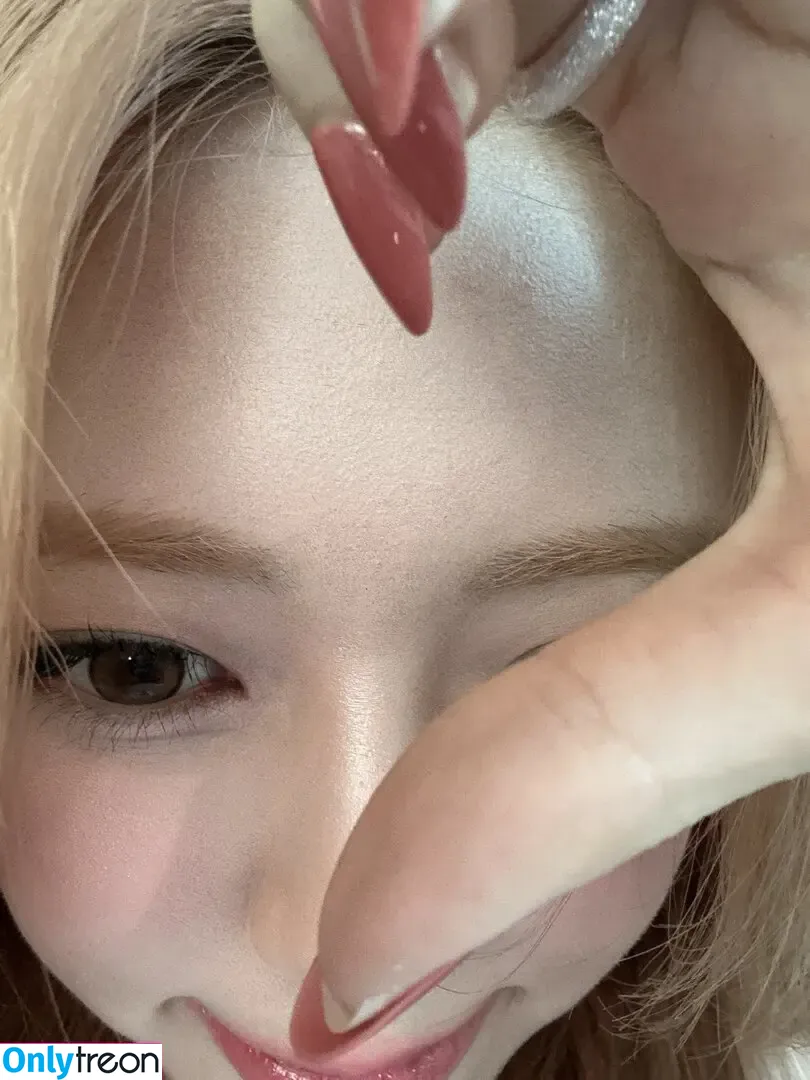 itzy.all.in.us nude photo #0577 (Shin Yu Na / Yuna ITZY / 유나)