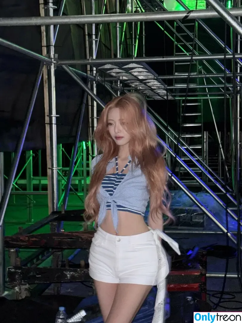 itzy.all.in.us nude photo #0578 (Shin Yu Na / Yuna ITZY / 유나)