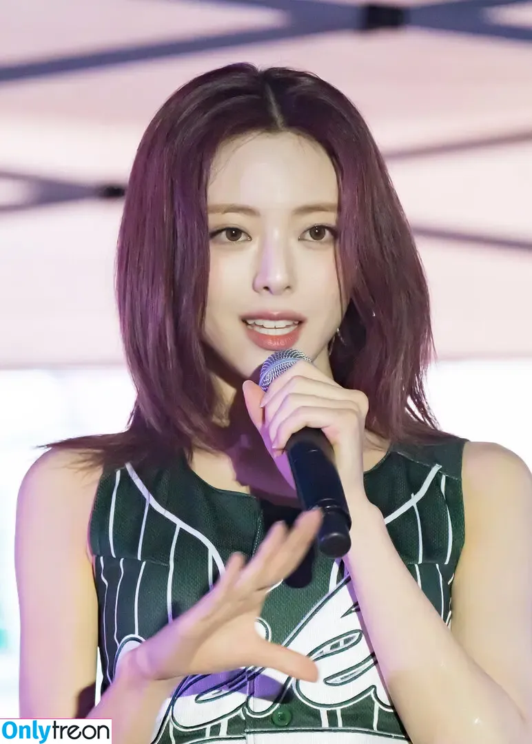 itzy.all.in.us голая photo #0830 (Shin Yu Na / Yuna ITZY / 유나)