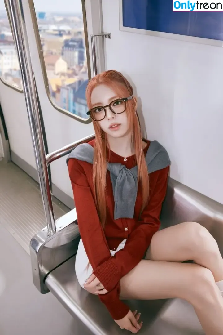 itzy.all.in.us nude photo #0850 (Shin Yu Na / Yuna ITZY / 유나)