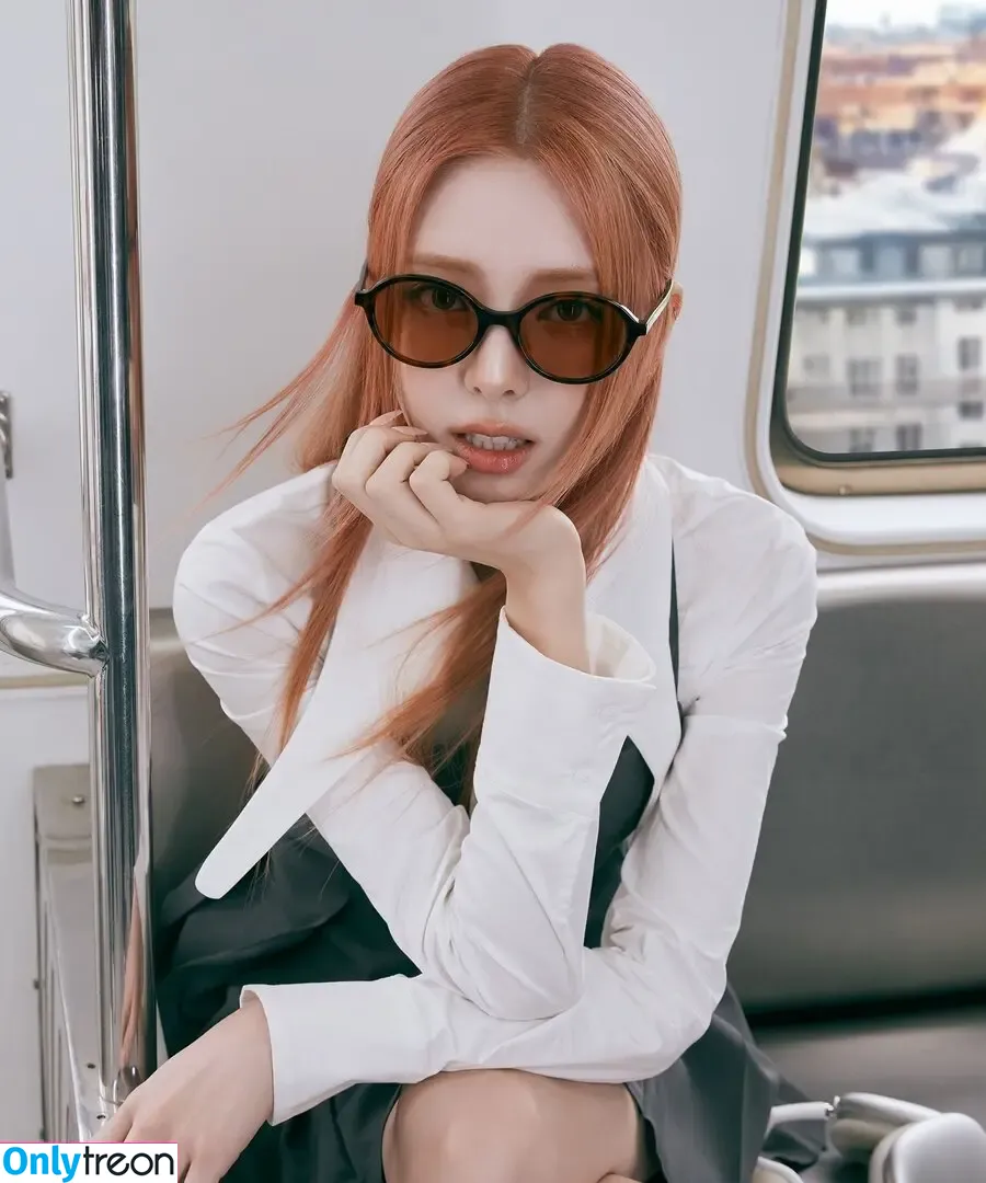 itzy.all.in.us nude photo #0852 (Shin Yu Na / Yuna ITZY / 유나)