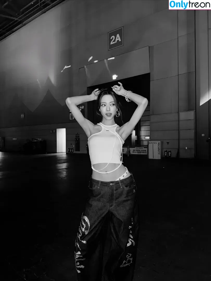itzy.all.in.us nude photo #0853 (Shin Yu Na / Yuna ITZY / 유나)