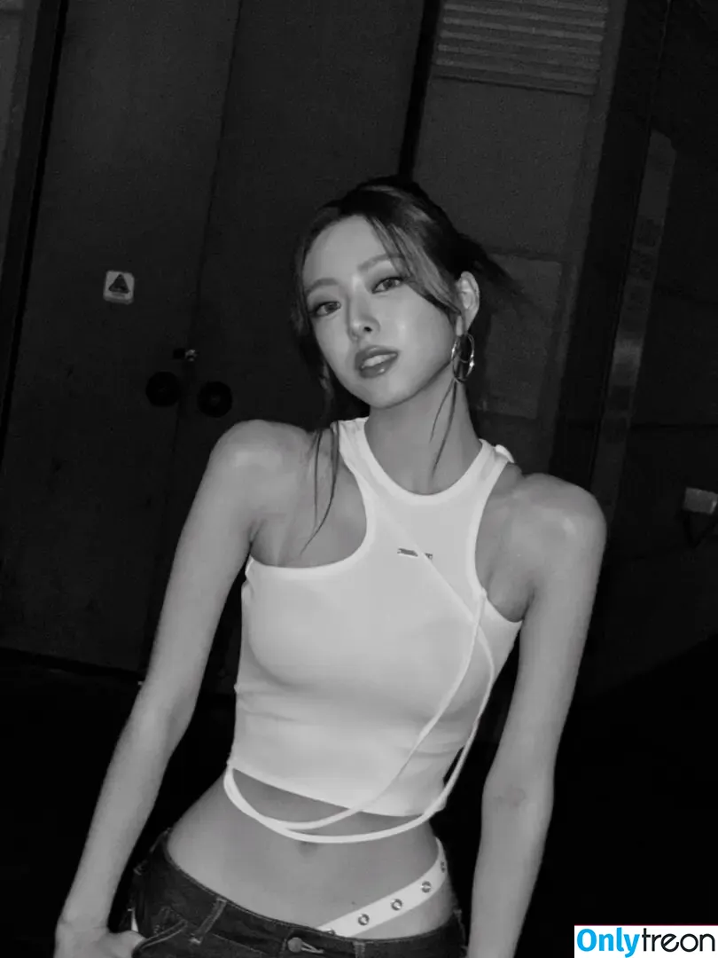 itzy.all.in.us nude photo #0855 (Shin Yu Na / Yuna ITZY / 유나)