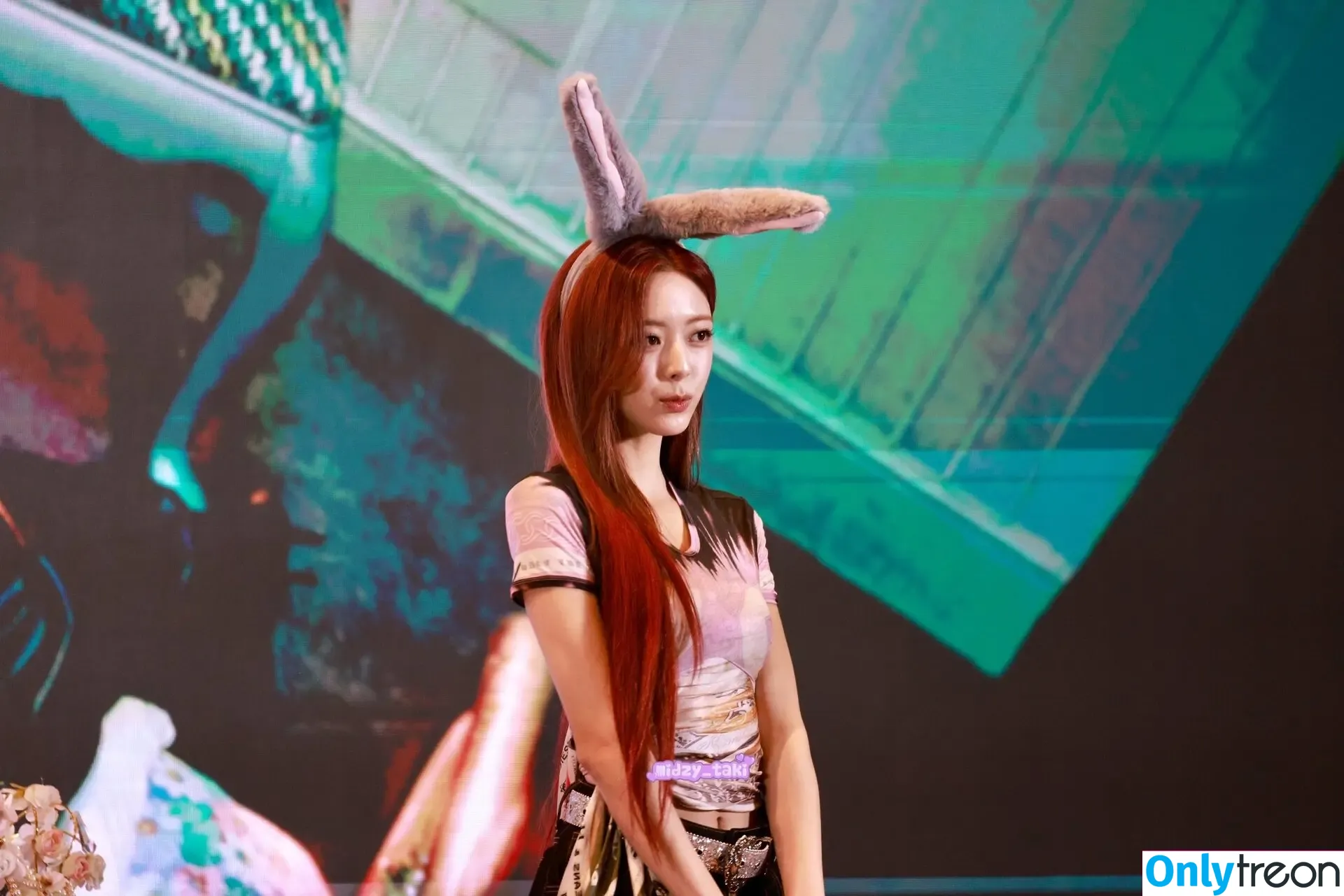itzy.all.in.us nude photo #0860 (Shin Yu Na / Yuna ITZY / 유나)