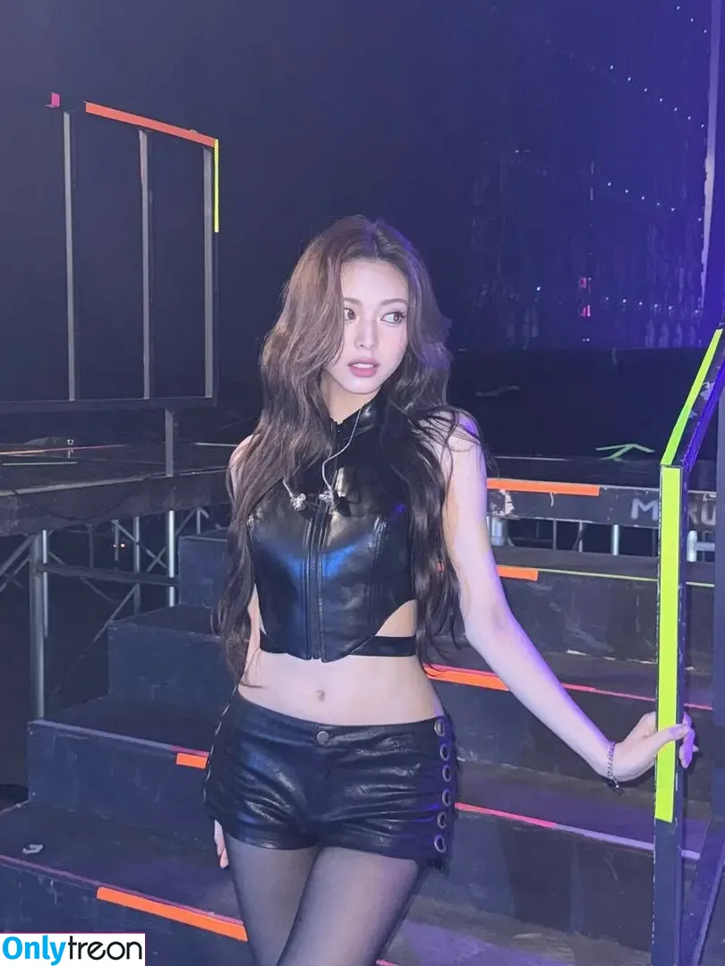 itzy.all.in.us nude photo #0865 (Shin Yu Na / Yuna ITZY / 유나)