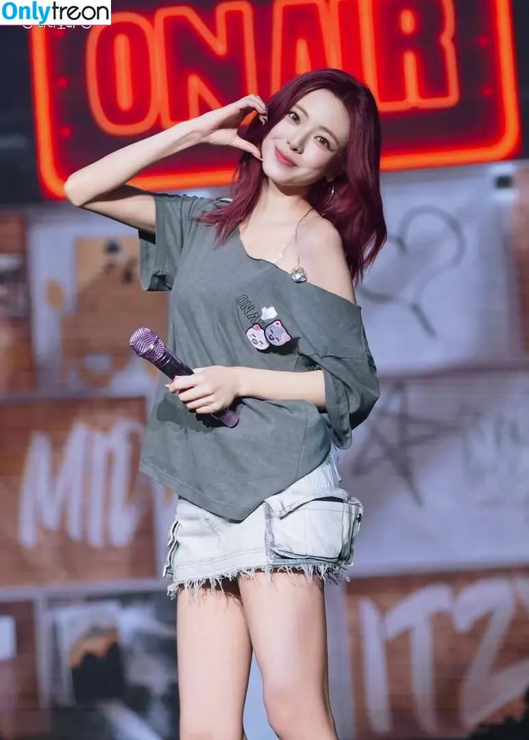 itzy.all.in.us nude photo #0892 (Shin Yu Na / Yuna ITZY / 유나)