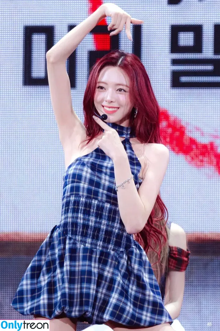 itzy.all.in.us nude photo #0899 (Shin Yu Na / Yuna ITZY / 유나)