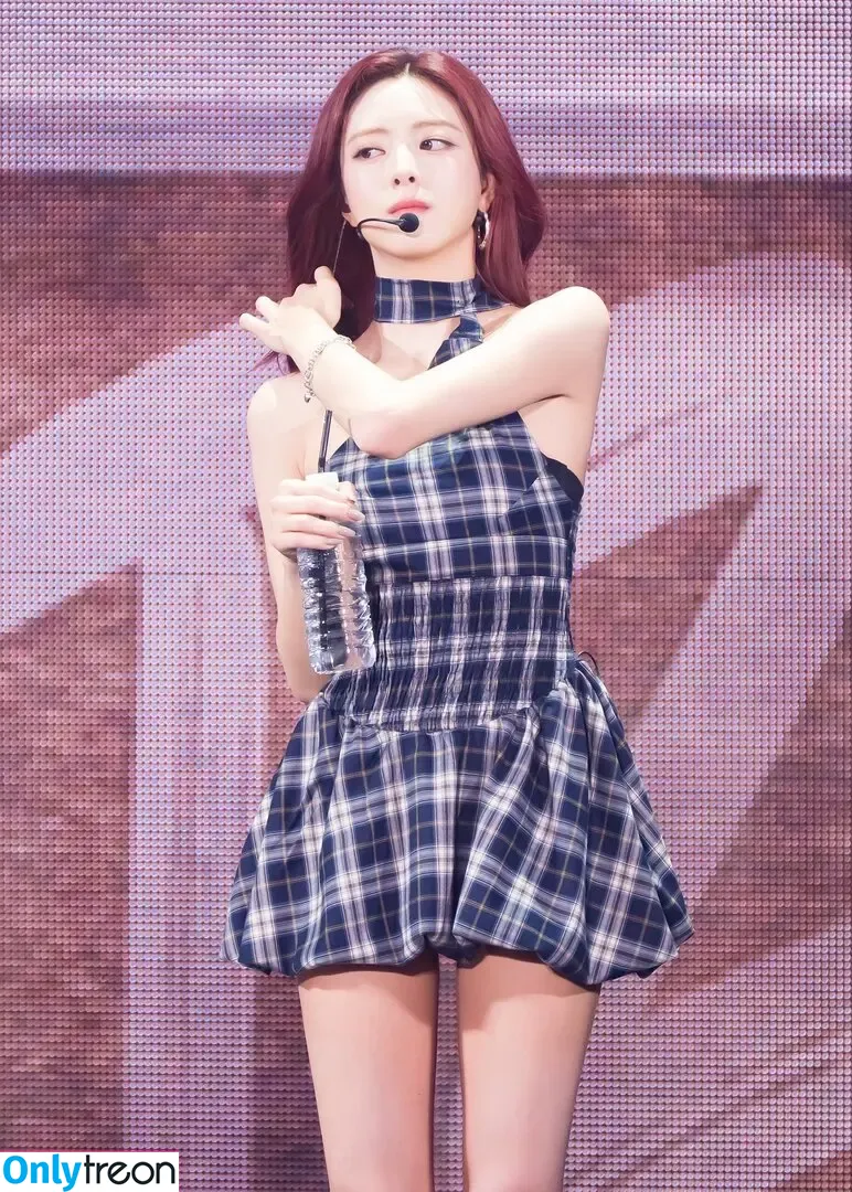 itzy.all.in.us nude photo #0902 (Shin Yu Na / Yuna ITZY / 유나)