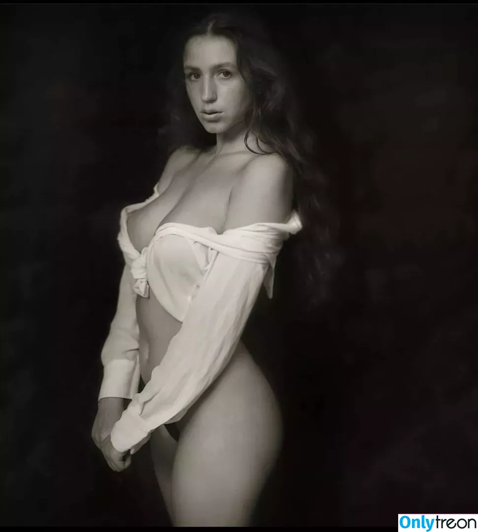 iuliagyrbu nude photo #0088 (mia / miagirl007)