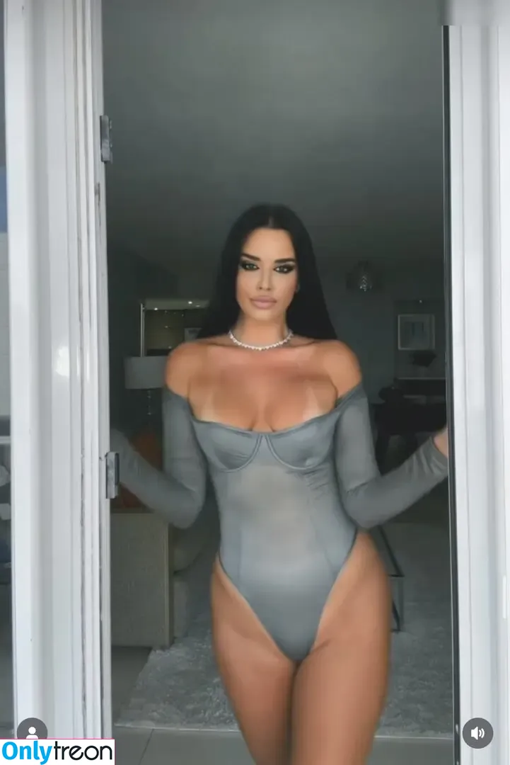 Ivana Knöll nude photo #0010 (knolldoll)