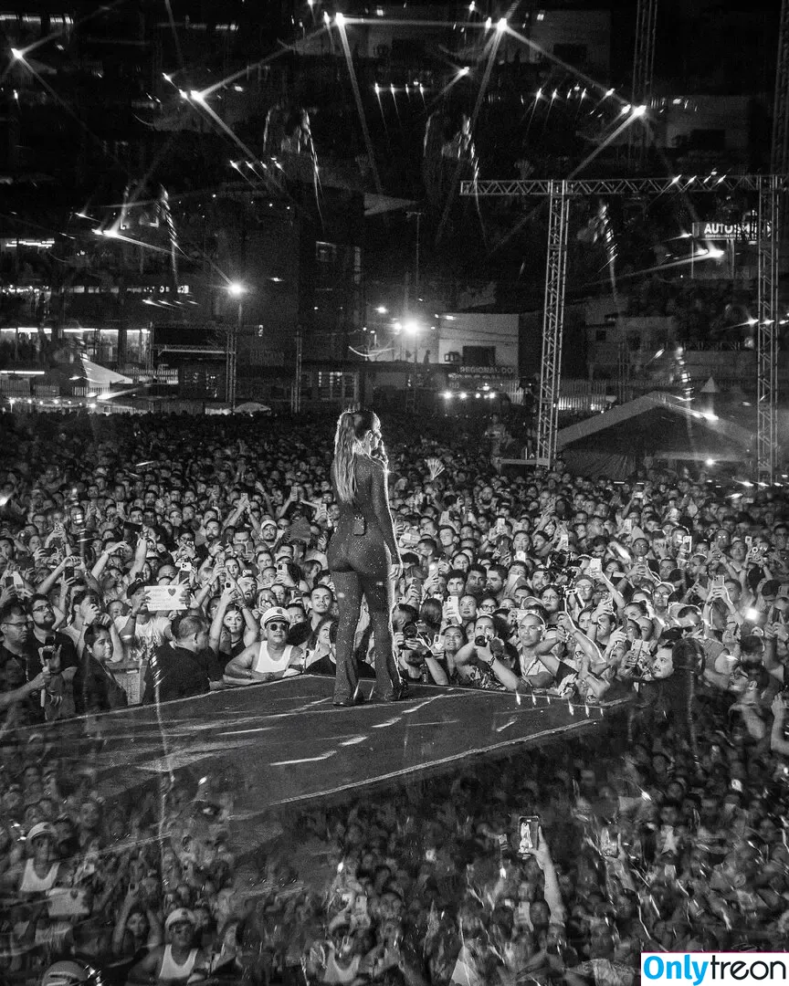 Ivete Sangalo голая photo #0043 (iammagicboy / ivetesangalo)
