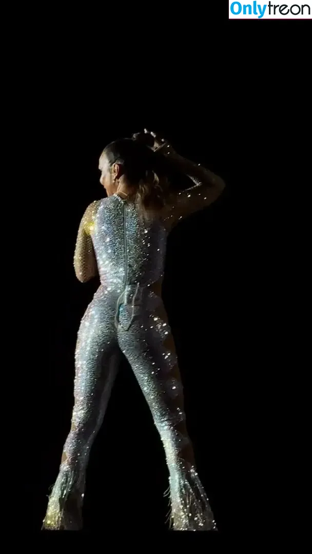 Ivete Sangalo голая photo #0058 (iammagicboy / ivetesangalo)