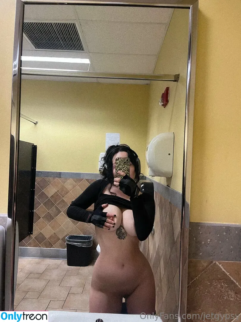 Ivianna Aria nude photo #0022 (jetgypsy)