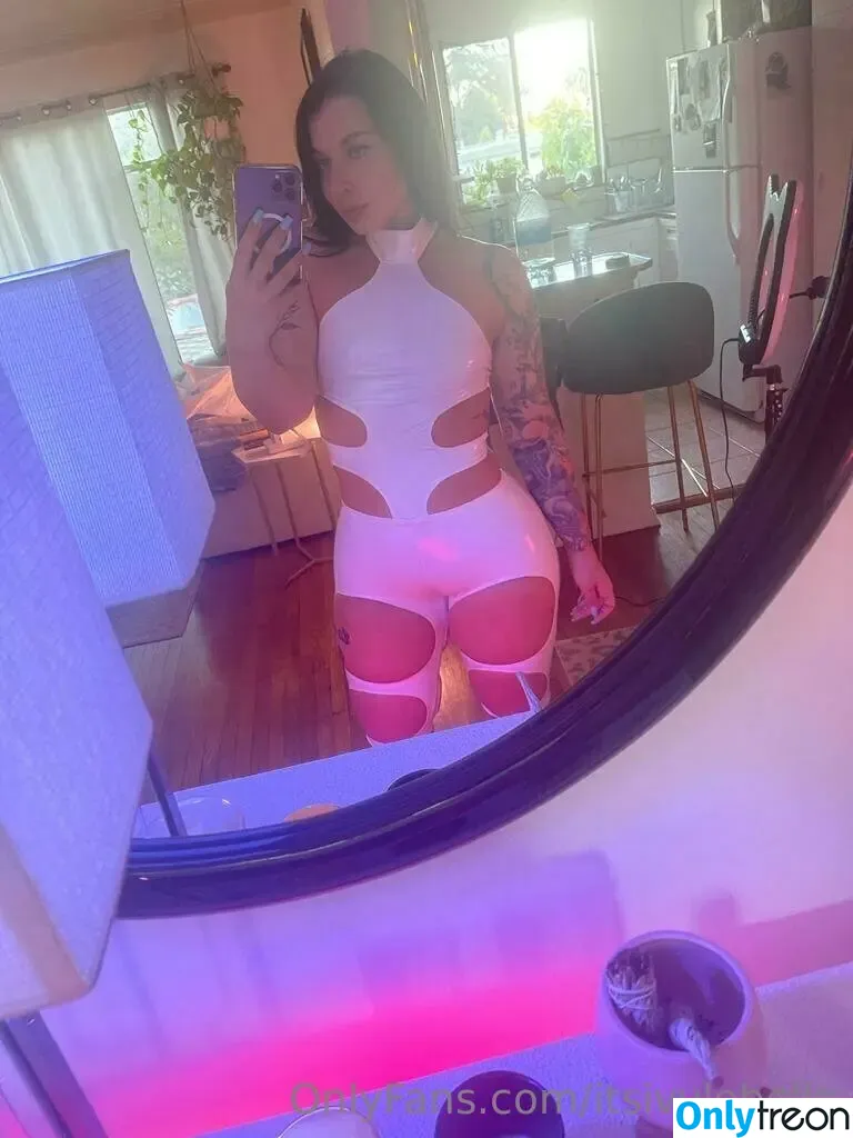 Ivy Lebelle голая photo #0211 (anyuser / itsivylebelle)