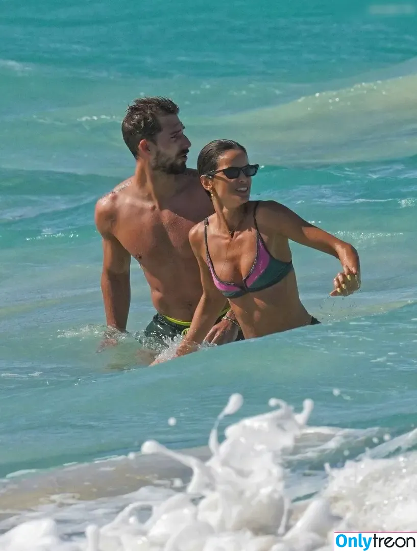 Izabel Goulart nude photo #0424 (iza_goulart / izabelgoulart)