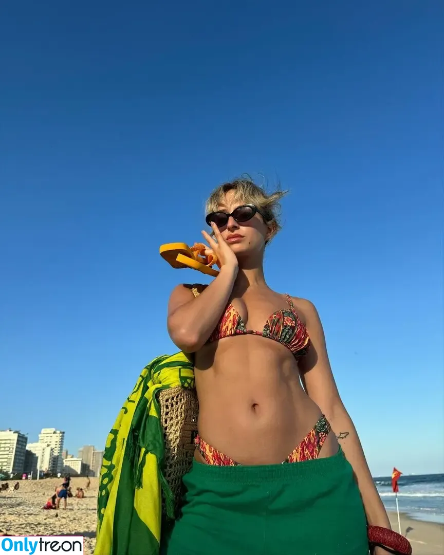 izzipoopi nude photo #0011 (izzipoopi)