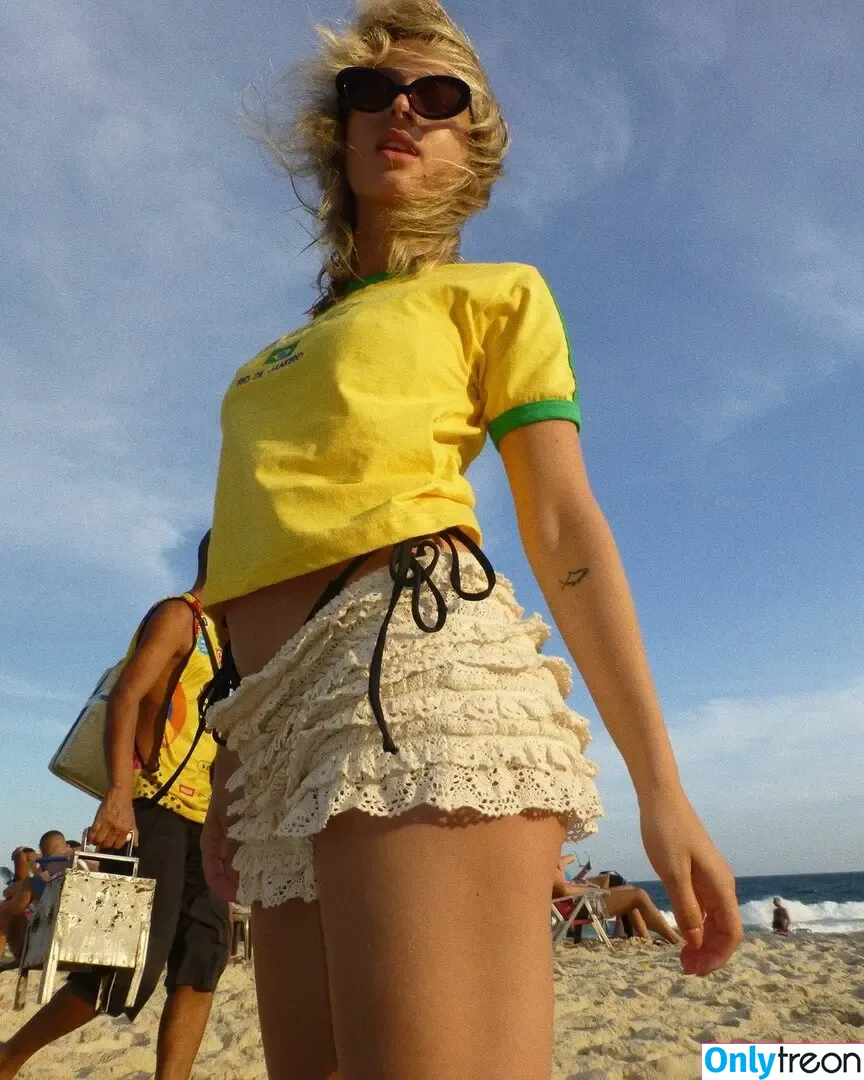 izzipoopi nude photo #0012 (izzipoopi)