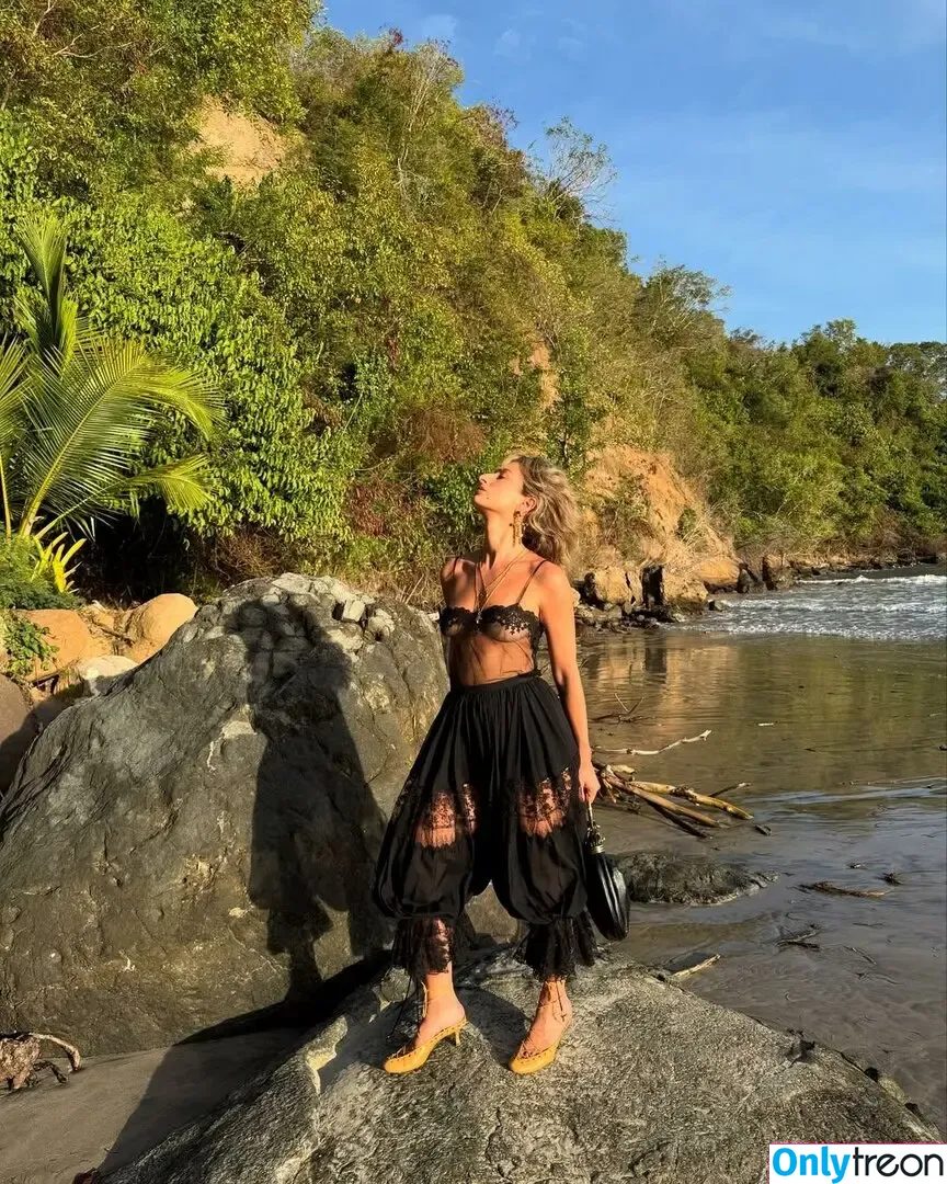 izzipoopi nude photo #0062 (izzipoopi)