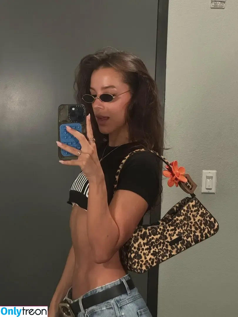 Izzybizzyspider nude photo #0399 (itsizzypaige)