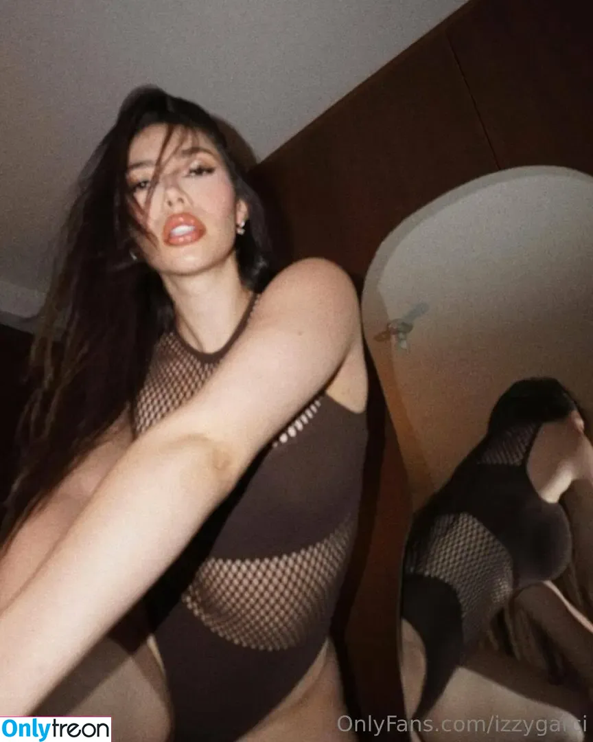 izzygarci голая photo #0002 (izzygarci)