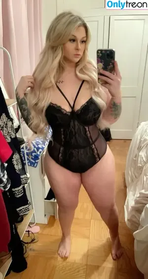 izzywaifu / izzy_waifu nude photo #0019