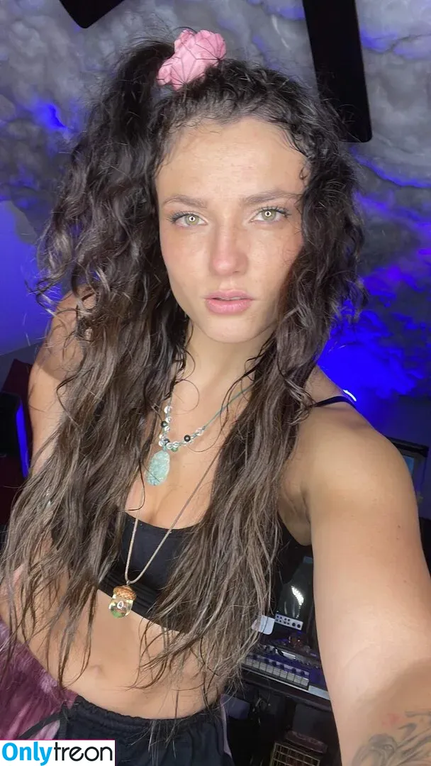 Jade Chynoweth nude photo #0411 (jadebug98)