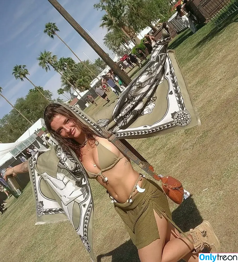 Jade Chynoweth nude photo #0724 (jadebug98)