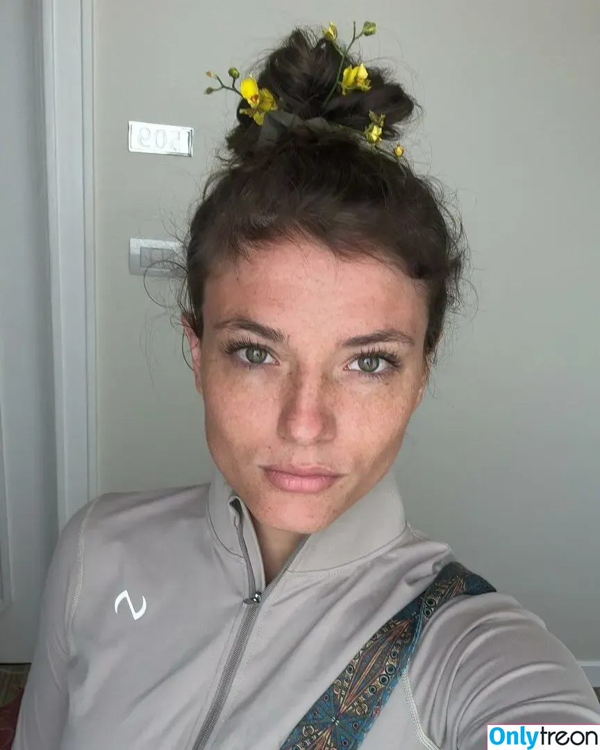 Jade Chynoweth nude photo #0741 (jadebug98)