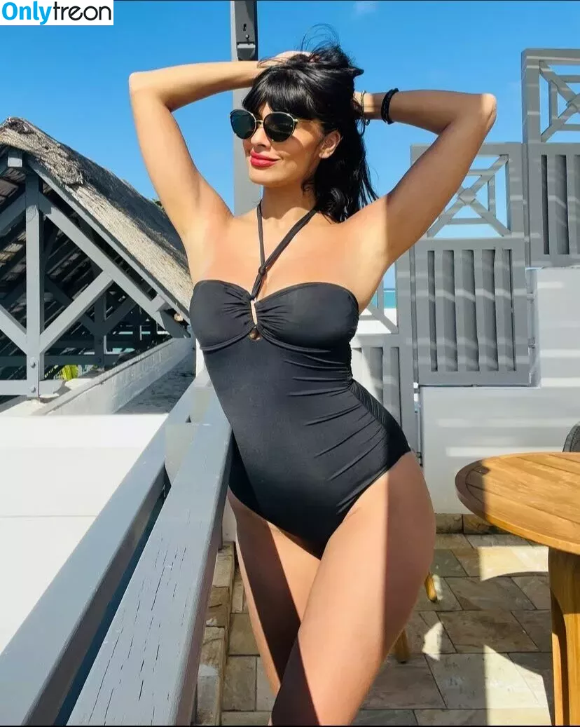 Jameela Jamil nude photo #0123 (jameelajamil)