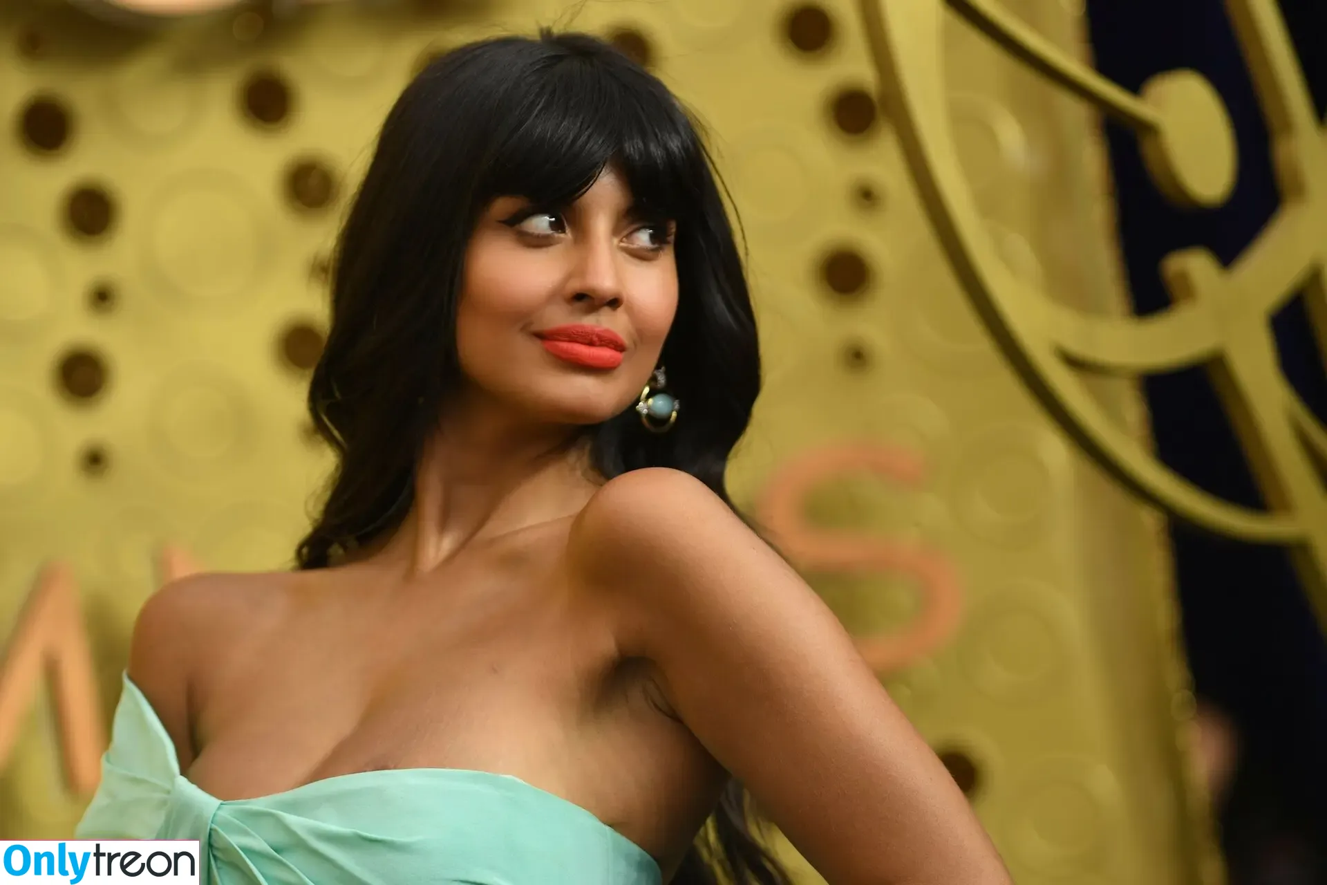 Jameela Jamil nude photo #0145 (jameelajamil)