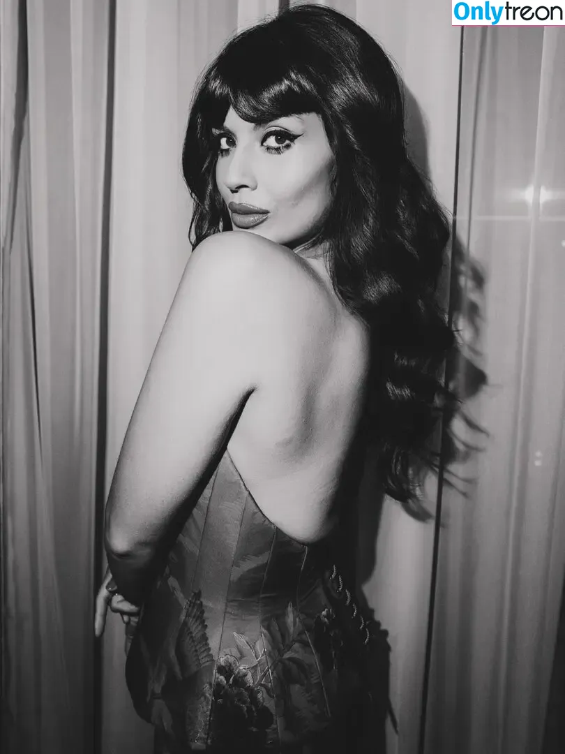 Jameela Jamil nude photo #0209 (jameelajamil)