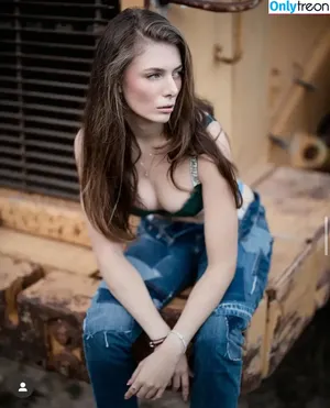 jamieleelola nude photo #0016