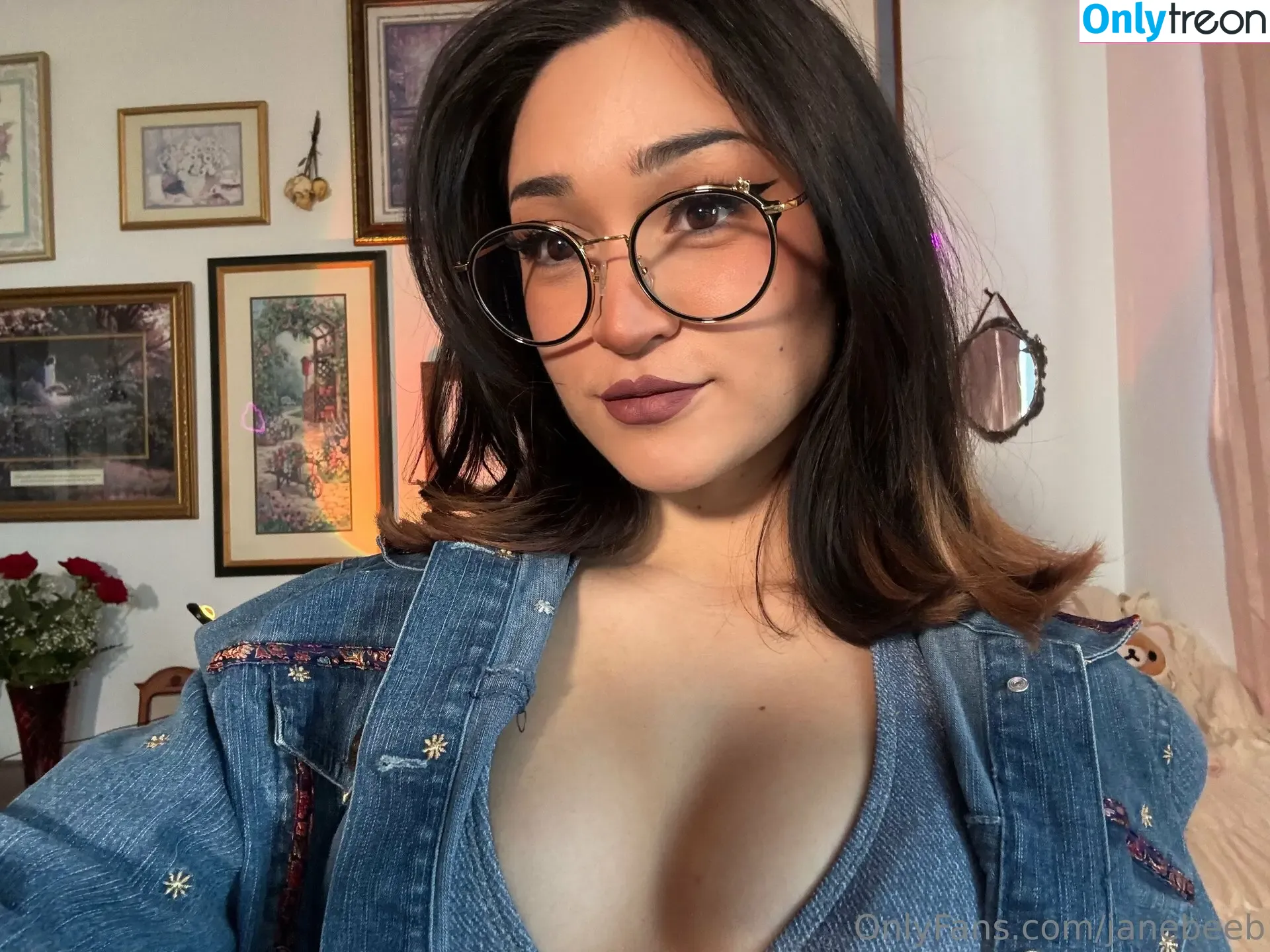Jane Bee nude photo #0065 (incogbeetoe / itsjanebee)