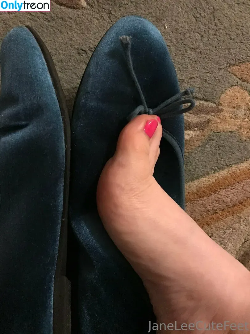 janeleecutefeet nude photo #0007 (jayleejanet)