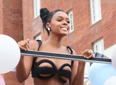 Janelle Monae / janellemonae / screamadelica nude photo #0315