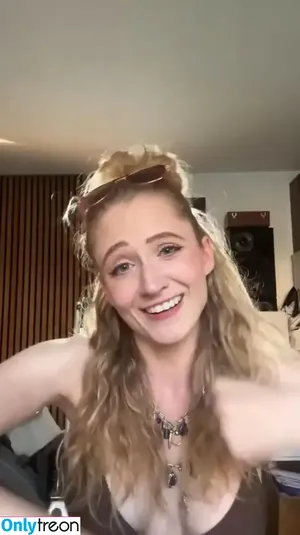 Janet Devlin / JanetJealousy / janetdevlinofficial nude photo #0255