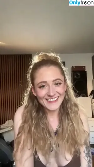 Janet Devlin / JanetJealousy / janetdevlinofficial nude photo #0257