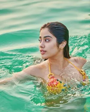 Janhvi Kapoor / janhvikapoor / janhvikapoorr nude photo #0014