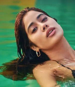 Janhvi Kapoor / janhvikapoor / janhvikapoorr nude photo #0015