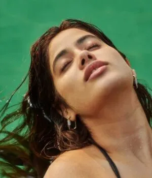 Janhvi Kapoor / janhvikapoor / janhvikapoorr nude photo #0016